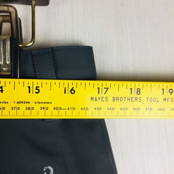 IZOD GOLF Men's Dark Gray Chino Flat Front Athletic Casual Light Shorts Size 32 - Picture 8 of 10